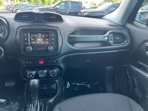 Used 2017 Jeep Renegade Altitude AWD/4WD image 11