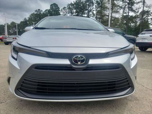 Certified 2026 Toyota Corolla LE w/ LE Premium Package FWD image 4