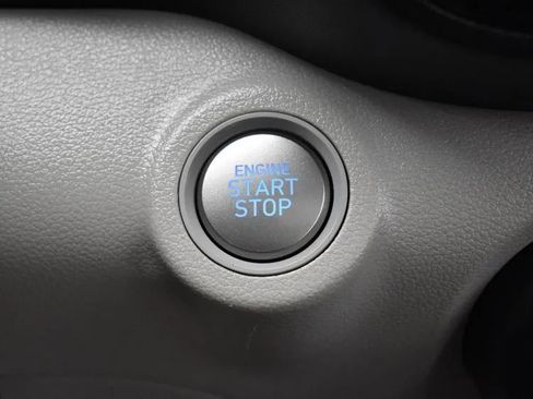 Used 2025 Hyundai Venue SEL image 30