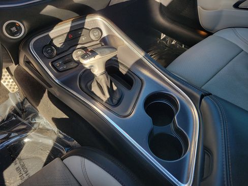 Used 2015 Dodge Challenger SXT Plus image 18