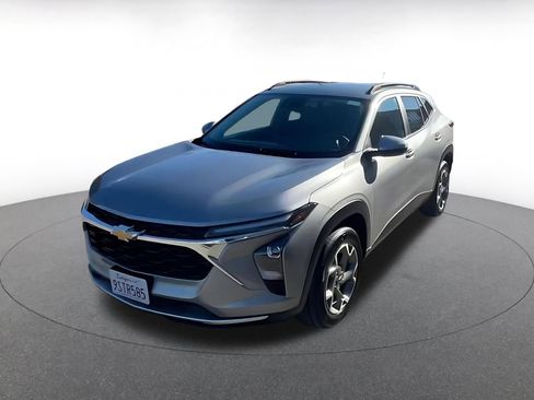 Used 2025 Chevrolet Trax LT image 7