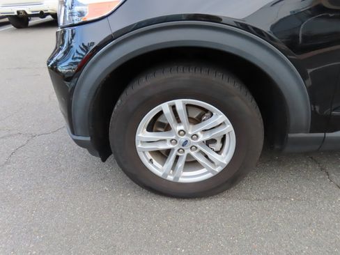 Used 2023 Ford Explorer XLT w/ Equipment Group 202A image 11