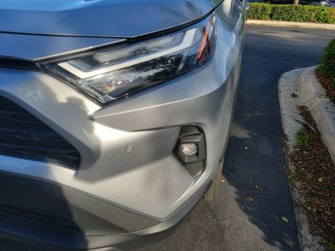 Used 2022 Toyota RAV4 XLE Premium image 6