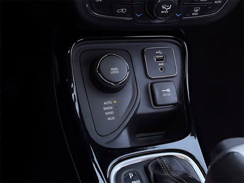 Used 2018 Jeep Compass Limited image 13