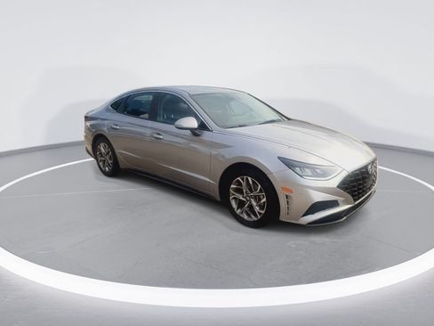 Used 2021 Hyundai Sonata SEL FWD image 2