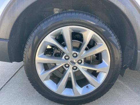 Used 2023 Ford Explorer Platinum w/ Technology Package AWD/4WD image 7