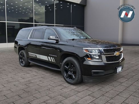 Used 2017 Chevrolet Suburban LT image 7