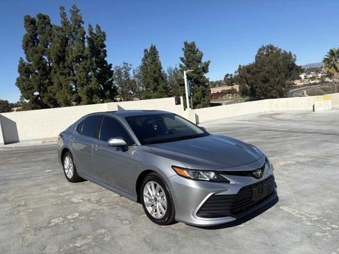 Used 2022 Toyota Camry LE image 28