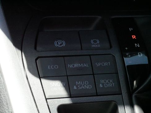 Certified 2025 Toyota RAV4 XLE AWD/4WD image 28