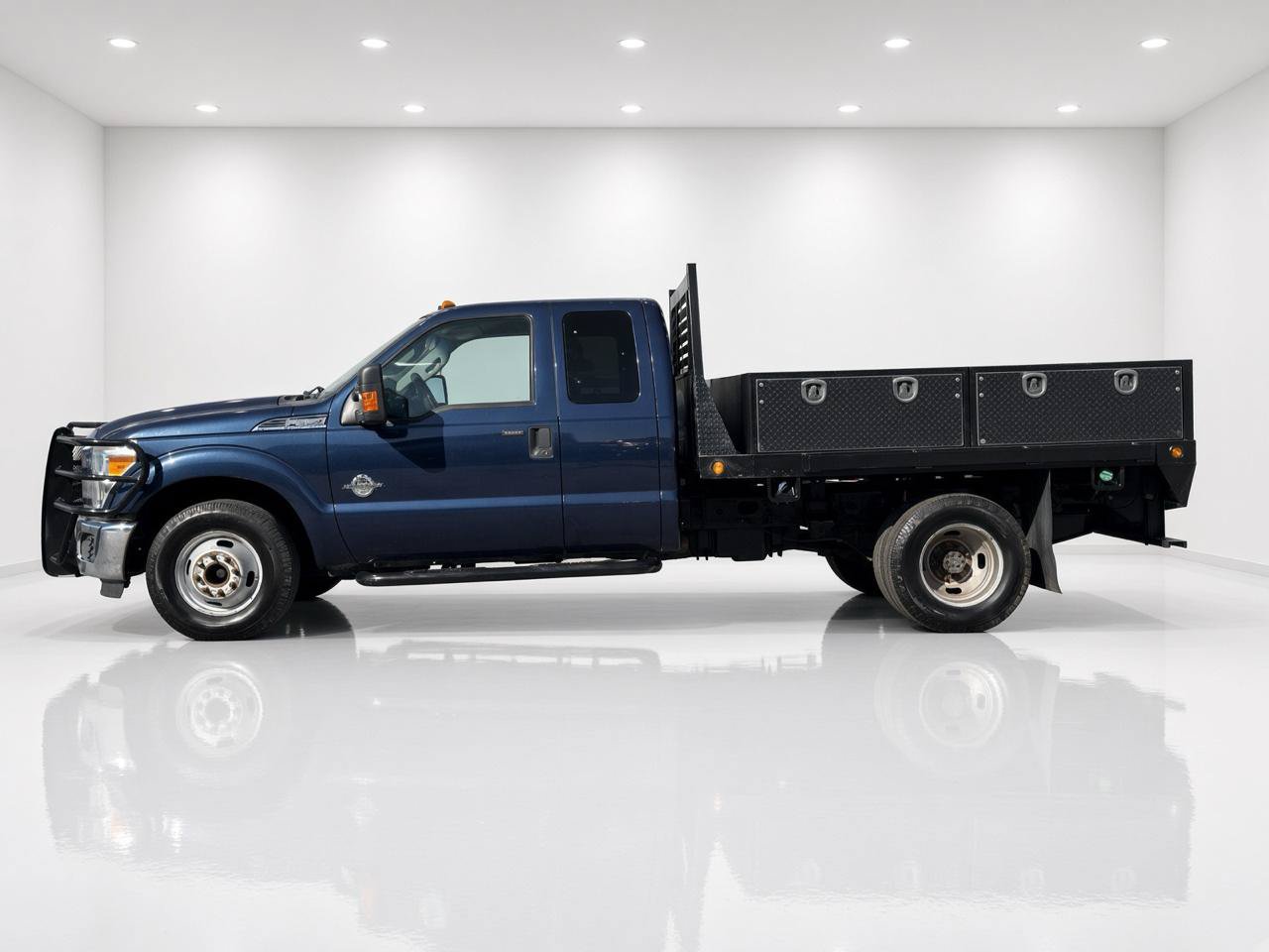 Used 2014 Ford F350 XLT w/ XLT Interior Package RWD image 2
