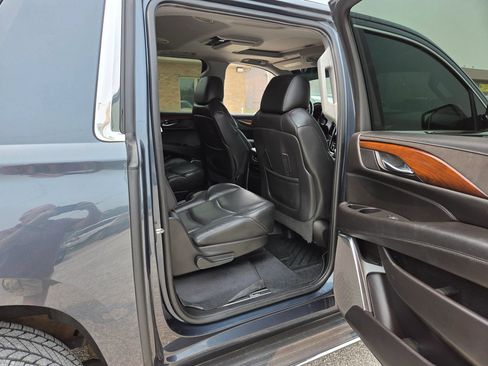 Used 2019 Cadillac Escalade ESV Luxury AWD/4WD image 22