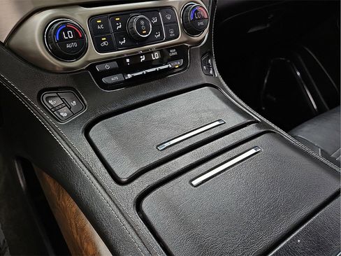Used 2018 GMC Yukon Denali image 25