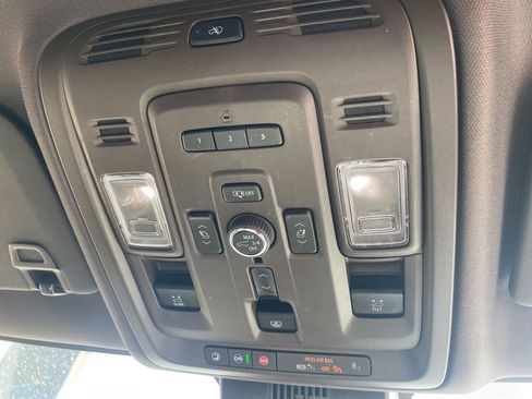 Used 2024 GMC Yukon XL Denali w/ Advanced Technology Package image 25