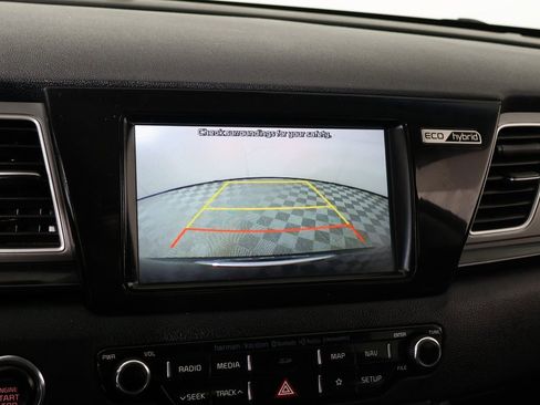 Used 2019 Kia Niro S Touring image 6