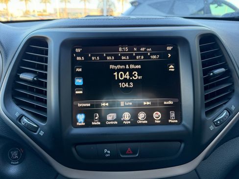 Used 2015 Jeep Cherokee Limited w/ Luxury Group image 12