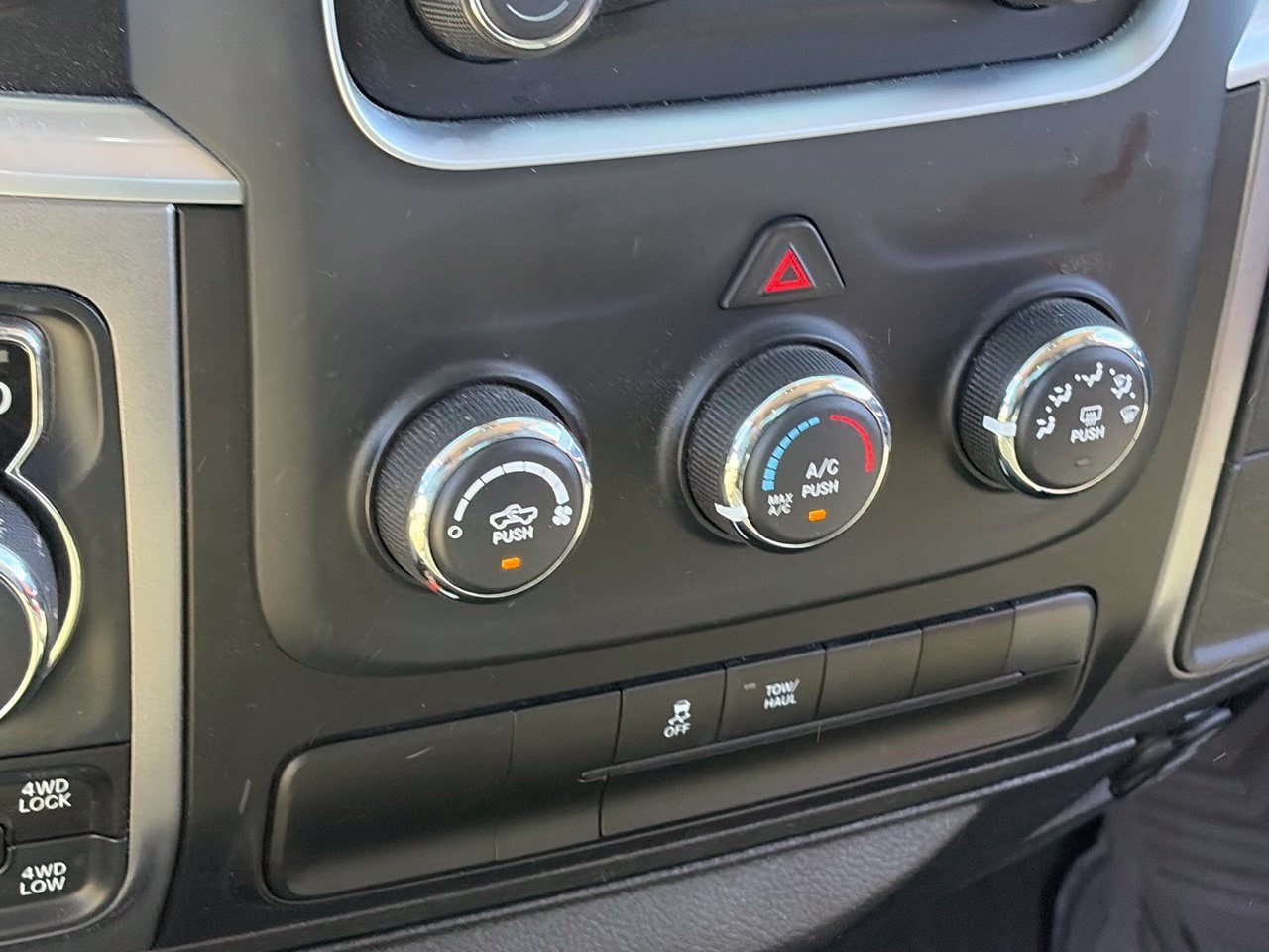Used 2024 RAM 1500 Classic SLT AWD/4WD image 8