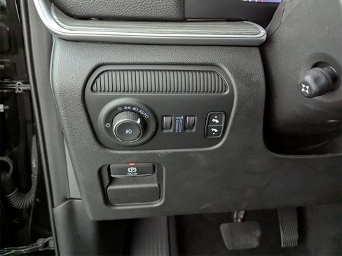 Used 2024 Jeep Wagoneer Series II image 27