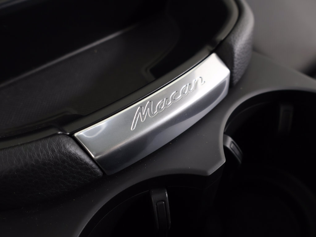 Certified 2023 Porsche Macan S AWD/4WD image 17