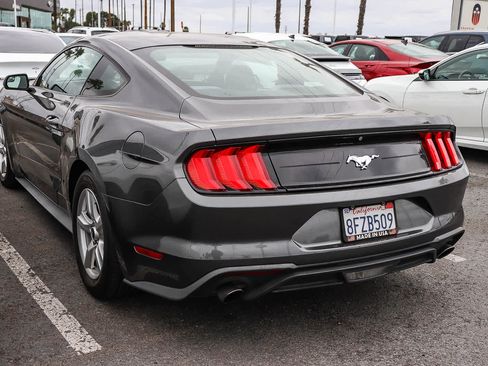 Used 2018 Ford Mustang Coupe RWD image 5