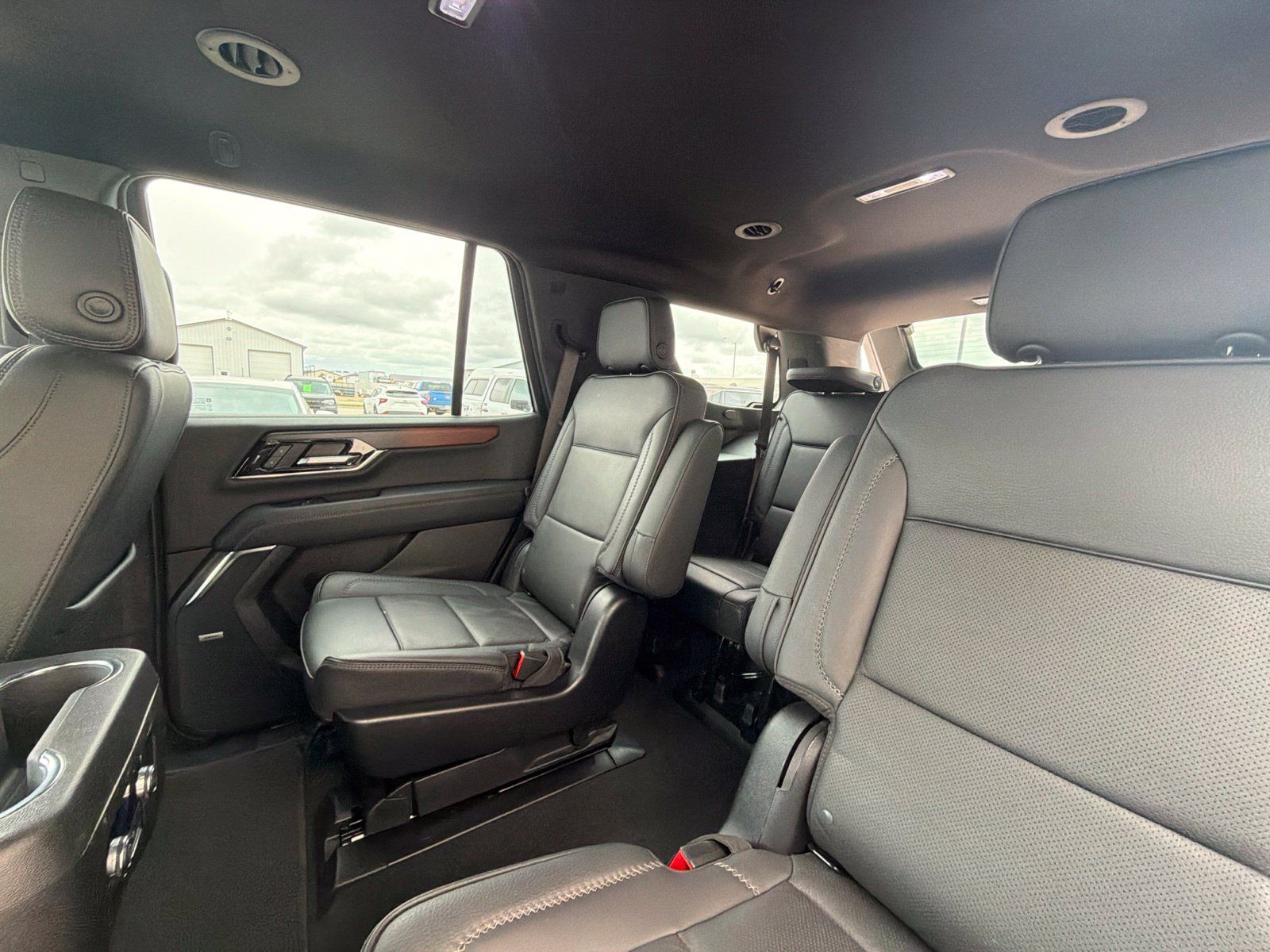 Used 2025 GMC Yukon Denali AWD/4WD image 13