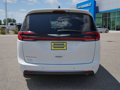 Used 2025 Chrysler Pacifica Select FWD image 7