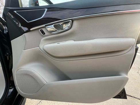 Used 2016 Volvo XC90 T6 Momentum w/ Momentum Plus Package image 22