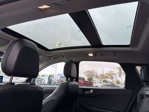 Used 2023 Ford Escape SE w/ Class II Trailer Tow Package image 19