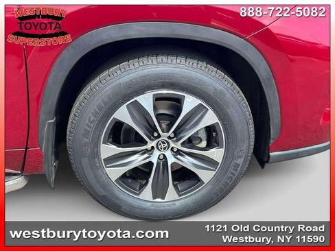 Used 2023 Toyota Highlander XLE AWD/4WD image 14