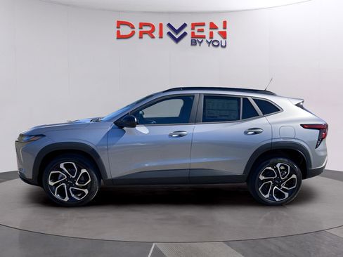 New 2026 Chevrolet Trax RS w/ Driver Confidence Package image 2