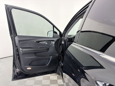Used 2018 Honda Pilot Touring image 10