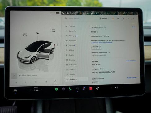 Used 2023 Tesla Model 3 Standard Range image 12