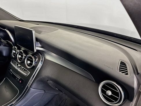 Used 2018 Mercedes-Benz GLC 300 4MATIC image 29