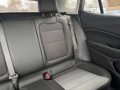 Used 2025 Chevrolet Trax LT image 36