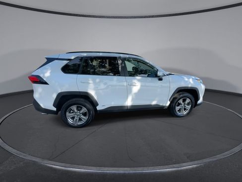 Used 2025 Toyota RAV4 XLE image 18