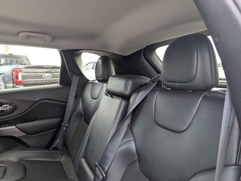 Used 2019 Jeep Cherokee Latitude Plus image 17