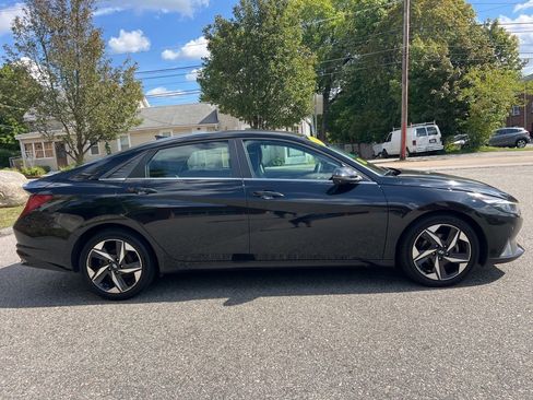 Used 2022 Hyundai Elantra Limited image 6