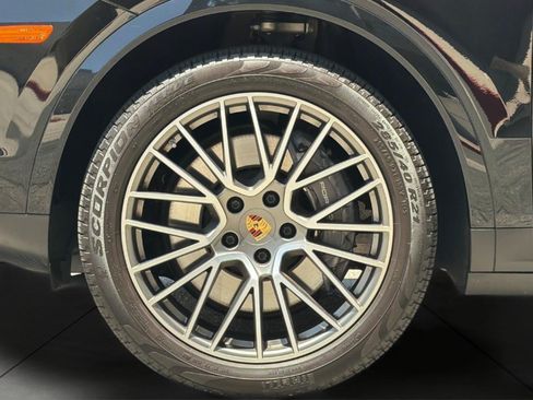 Used 2023 Porsche Cayenne Platinum Edition w/ Towing Package w/o Tow Ball AWD/4WD image 25