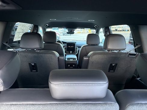 New 2026 GMC Acadia Elevation image 30