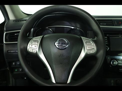 Used 2016 Nissan Rogue SV w/ SV Premium Package image 16