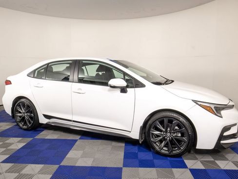 Used 2024 Toyota Corolla SE FWD image 3