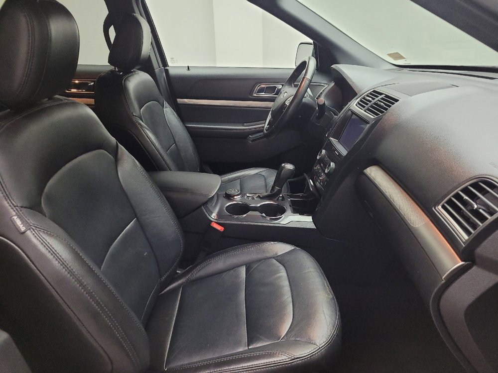 Used 2018 Ford Explorer XLT w/ Equipment Group 202A AWD/4WD image 21