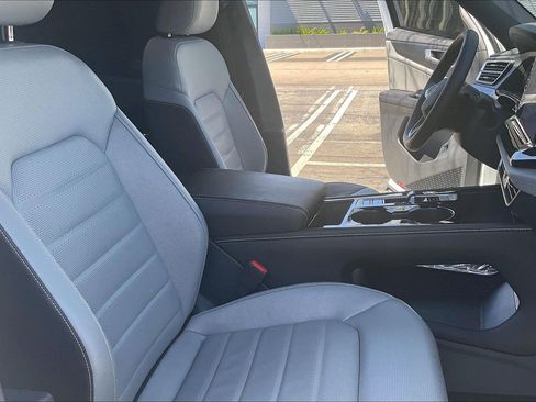 Used 2025 Volkswagen Atlas Cross Sport SEL R-Line AWD/4WD image 7