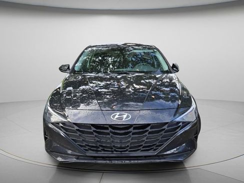 Used 2023 Hyundai Elantra SE image 3