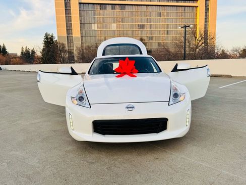 Used 2017 Nissan 370Z Coupe RWD image 38