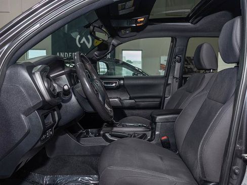 Used 2017 Toyota Tacoma TRD Sport AWD/4WD image 8