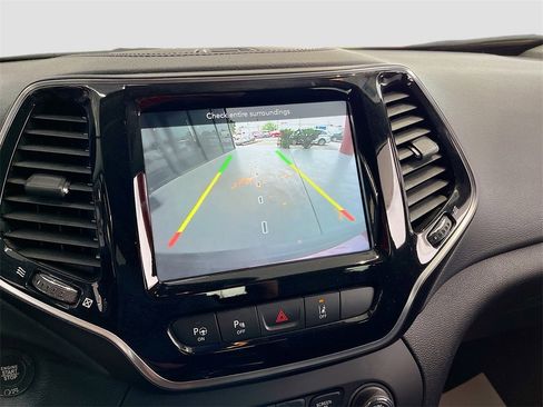 Used 2021 Jeep Cherokee Limited image 13