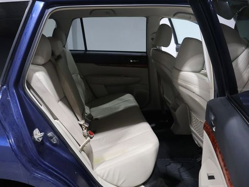 Used 2011 Subaru Outback 2.5i Limited image 6