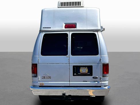 Used 2005 Ford E-350 and Econoline 350 XL RWD image 4