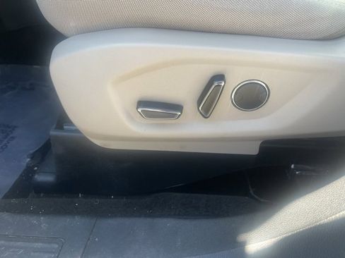 Used 2018 Ford Explorer XLT w/ Equipment Group 201A image 17