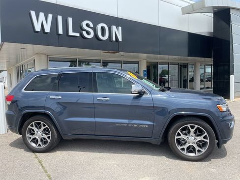 Used 2020 Jeep Grand Cherokee Overland AWD/4WD image 2